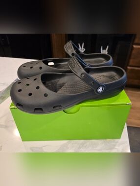 NWT! CROCS Classic Ballet Flats. Size 8
